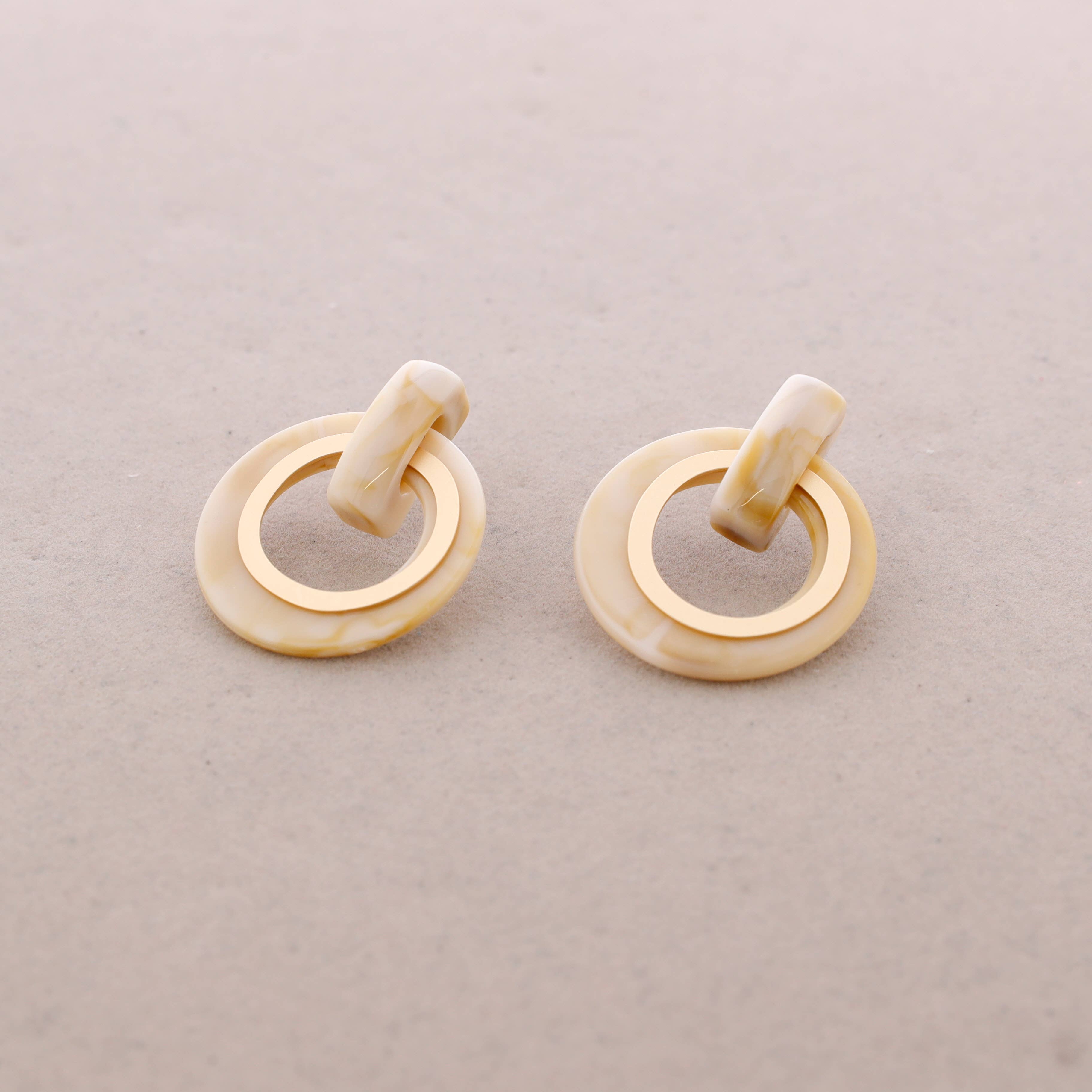 Pendientes Cuentas Resina Anilla Metal: Beige
